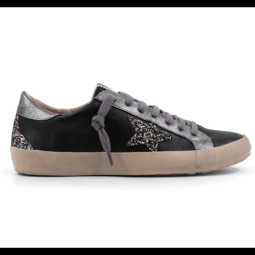 Shu shop Perry star sneakers size 8.5 NIB